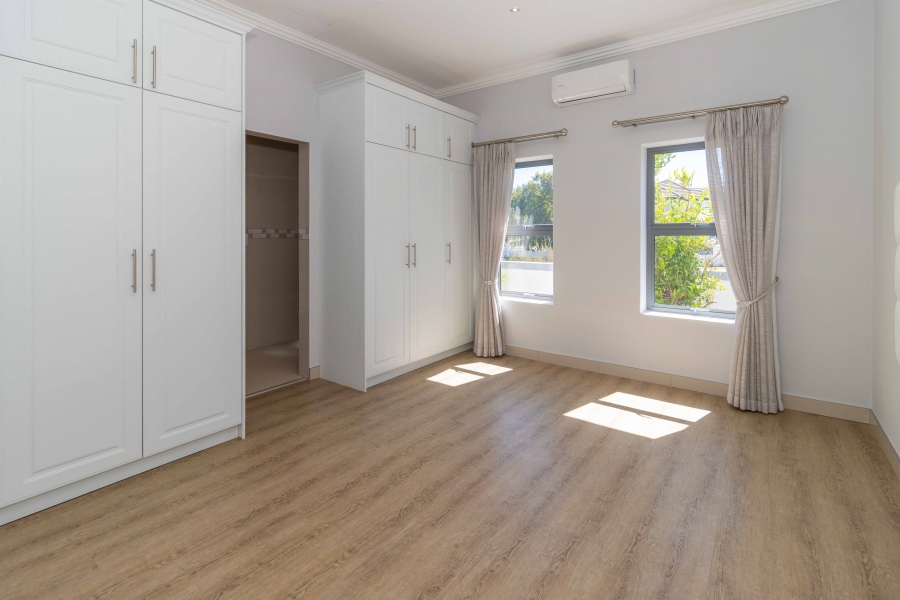 5 Bedroom Property for Sale in Val De Vie Estate Western Cape